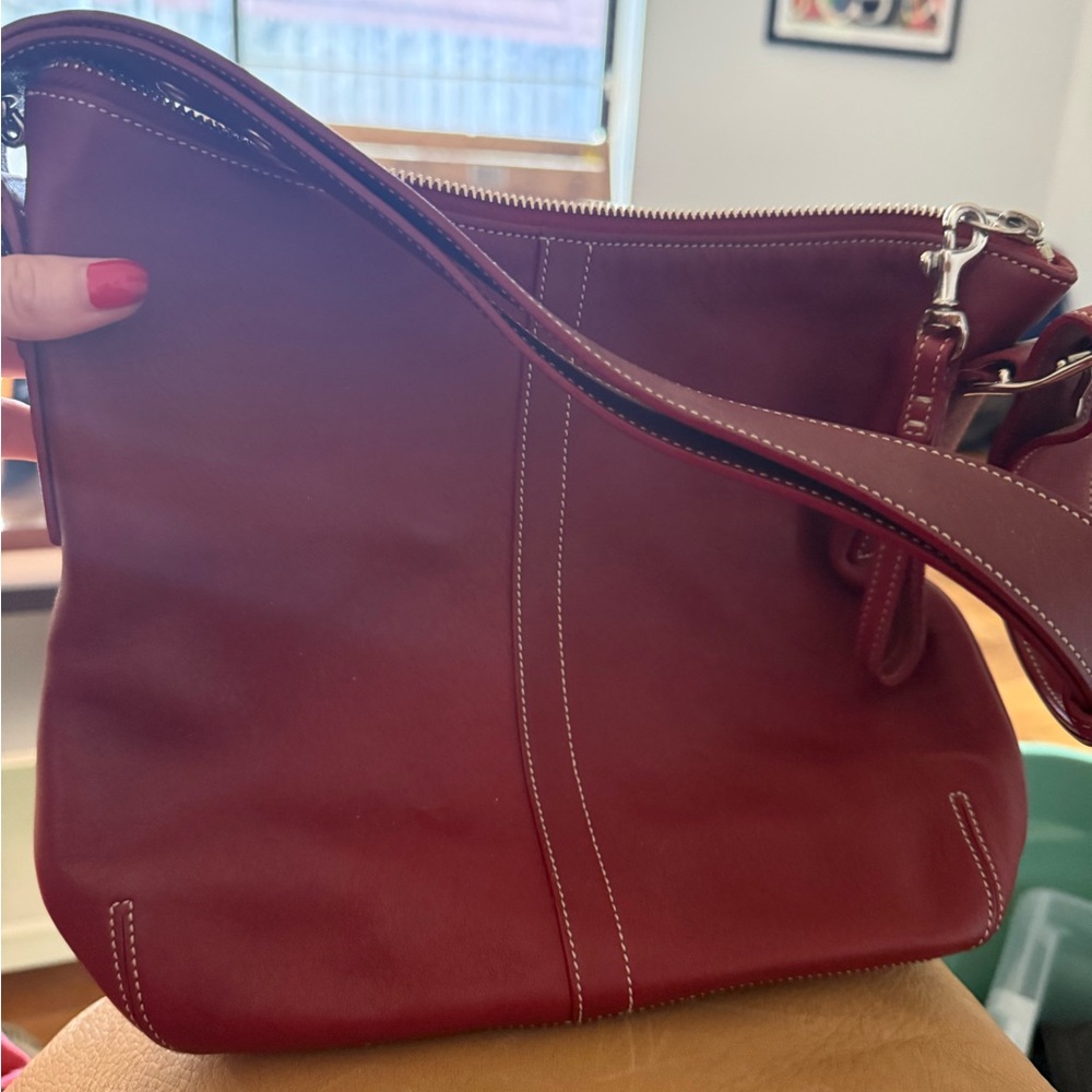 Elegant Burgundy Leather Shoulder Bag